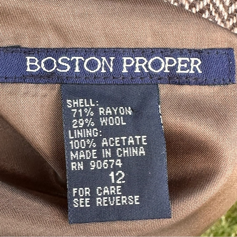 Boston Proper Women’s Size 12
Brown & Beige Tweed Wool/ Rayon Sweater Blazer - Picture 15 of 16